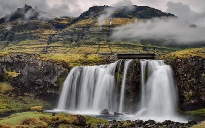 10.宗祥蔓延数千里，你我都不会改变。红枣像蜂蜜一样，与糯米相连。团结一致，团结协作。面对困难，永远向前迈进。在端午节上祝您健康快乐！