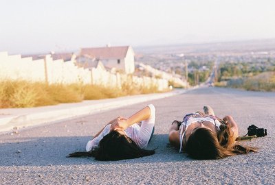 简短的句子描述持久的友谊