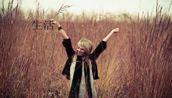 15.鲜花盛开,水仍在流动,但是昨天的事情已经成为过去。过去的岁月,青春的岁月和老朋友都让我感叹,但我感叹了。在院子之间走来走去,看着飞回的鸟儿和落下的柳絮,我内心充满无限的悲伤。