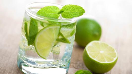 10.尊重和孝顺不仅是人类的美德,而且是形成汉字和道德的基础。它也是政治文明,经济文明和精神文明建设中不容忽视的精神支柱和精神力量。