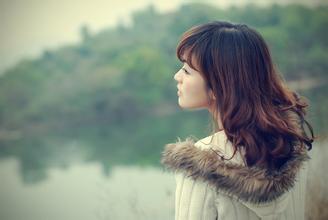 20.秋天,一个失踪的季节,如果你在远方像我一样,在一个人的怀念中,带着淡淡的悲伤,带着淡淡的幸福,轻轻而安静。 。 。 。