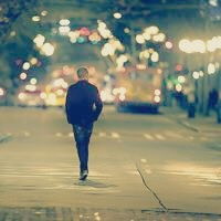 11.夜晚给了我黑眼睛,但这使我爱上了夜晚给我的痛苦。