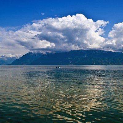 10.无论过去如何变化，我们一起学习的经验都不会改变；不管距离有多远，我们的友谊都不会遥远；无论时间多么短，我们的沟通都不会缩短。亲爱的同学们：生日快乐！