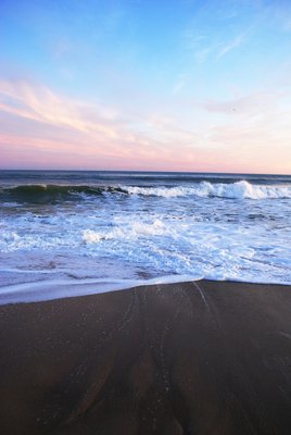11.在这个特殊的日子，尽管我们被成千上万的山河隔开，但山河并非遥不可及。在另一方面，我也想念我最亲爱的朋友，并致以最诚挚的祝福！祝你生日快乐！
