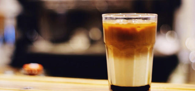 10.周末又来了。放慢脚步，放开天空的忙碌；入睡以摆脱天空的疲劳；玩游戏以减轻天空的压力；与朋友聚在一起，忘记天空的烦恼。祝您周末愉快！