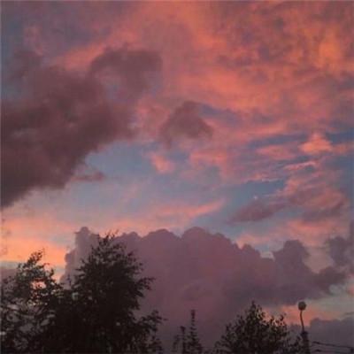 13.它可以突破时空的障碍,使两颗心彼此紧紧拥抱。