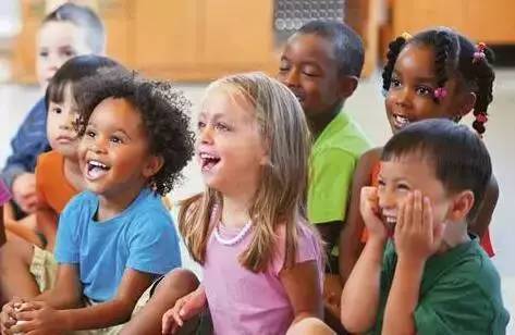 11.您大一岁。你一定越来越高了。老师认为，您还必须比以前更加明智和礼貌。胆小的孩子现在将主动与同龄人互动和合作。会说话的孩子肯定会举手说话。