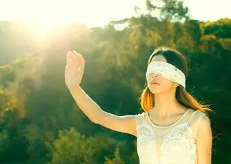 句子不令人满意