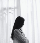 9.人们在知道世界的真相之前总是必须冷静一下。不是每个人都可以改变自己的心。