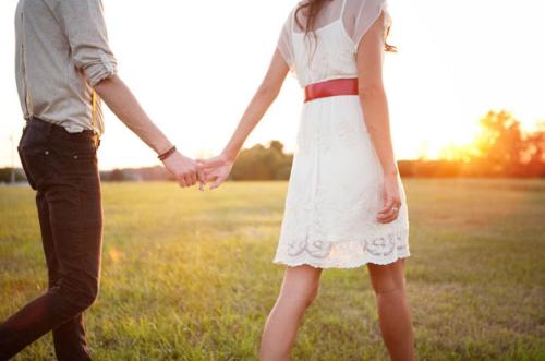 12.我们一起去吧。您不能一只手托着行李。从现在开始，我将成为您的左手。