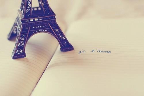 10.所谓幸福就是做有意义的事情,并发自内心的满足!不是嘲笑某人并感到高兴,这只是使人们感到愚蠢的笑声。