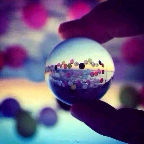 11.我知道爱一个人有多艰辛，只有自我最了解。事实证明，失去我所有的青春只是一个错误。我不想假装感到困惑，但必须承认失败。还有谁可以留住我想念的情人？能够假装感到困惑和快乐，我无法流泪。