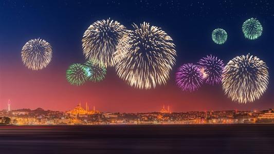 12.事实证明，最可悲的不是今年新年前夜陪您的人，而是今年新年前夜陪您的人，明年可能不会与您同在。