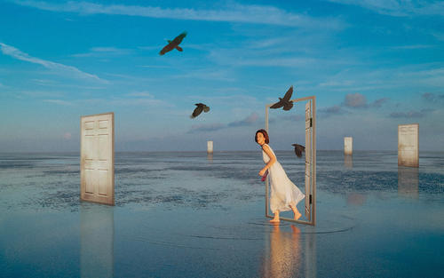 12.在你自己的生活中，你是主角。不要伤害那些不应该关心的人，不要伤害他们的心。最后，是你自己受伤了；不要将您的经验浪费在琐碎的事情上，放纵那些恶棍。在自己的精神世界中遭受折磨。