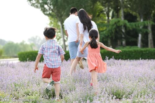 有些孩子使我们感到今生并不空虚，有些孩子给我们留下了终生的遗憾。