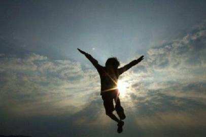 11.如果您错过日出，您可以等待，如果您错过美丽，您可以再次来，如果您错过流星，您可以等待，如果您错过爱，您将不会回来！珍惜周围的人，尤其是你爱的人和爱你的人。