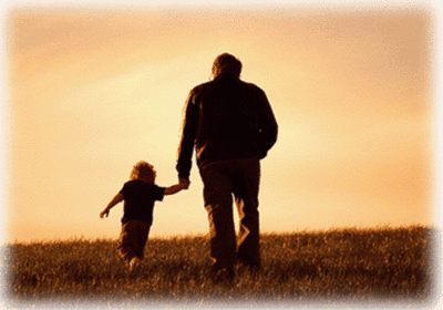 11.我小的时候，母亲的爱就藏在床上。当您跌倒在地时，您的母亲会把您包裹成一团，担心您的年轻身体无法承受风和冷。当您睡觉时，妈妈会用a子小心地遮住您，只露出您圆圆的脸。当您躺在母亲的身体上喝牛奶时，母亲也会把您包裹在add里，希望您在她的怀里感到温暖。