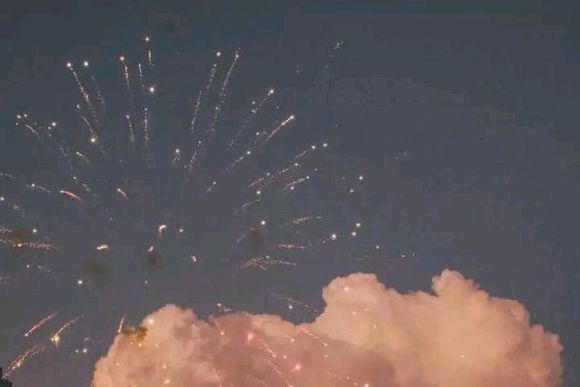 11.你是一个园丁，为祖国的山河增添了美丽。你就像春雨，抚养着桃李，中国的土地充满了美丽。在这个喜庆的日子里，让我献出我的心灵之花向您表达我衷心的祝福。