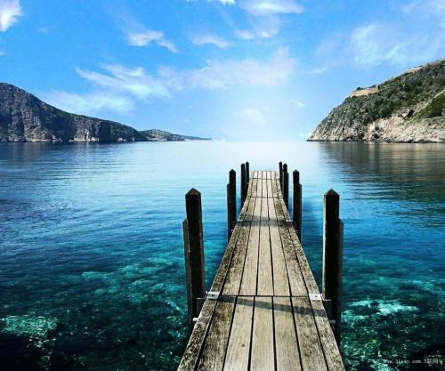 11.人们需要养育家人的感情,友谊和热爱生活。有了这样的感情,您将拥有完美的生活。