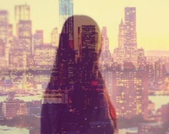 9.让一个你爱的人深深爱你的唯一方法就是少爱他。