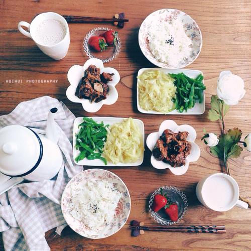 12.平安是一个让人永不厌倦的词。平安标志着人民生活的温暖。平安是人们生活中的福气。平安是人们想要的艺术观念。但是没有红包，谈论圣诞快乐。