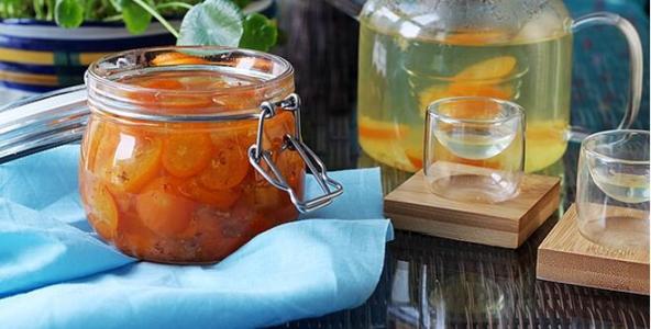 12.在我的心中,山林遍地都是红色,在这个干燥的季节,我的思绪如火,我无意中想到了你。