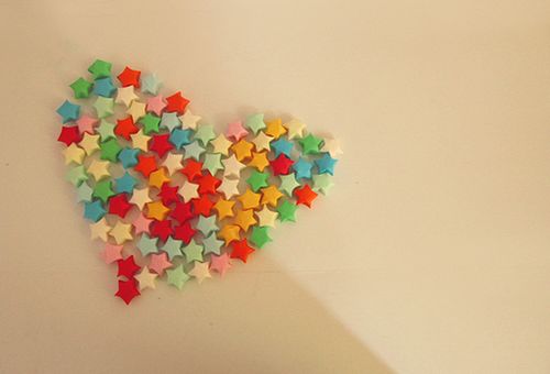 10.莺回到燕子,春天过去了,秋天来了,他的脸越来越老,白发像雪。孩子们一天天长大,但是妈妈一天天长大。当孩子们在大厅看到白发母亲时,他们都会掉进母亲的怀中,流下眼泪!