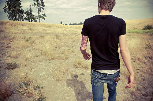 11.对人的种类了解得越多，失望就越大。