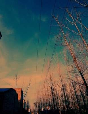 11.握紧你的手,十根手指交织在一起的温暖的爱;十年之久,放心,锐利;走很长的路,步步为营;索要钱,钱就会进来;无论多么累或忙,都不要忘记:祝您健康快乐!