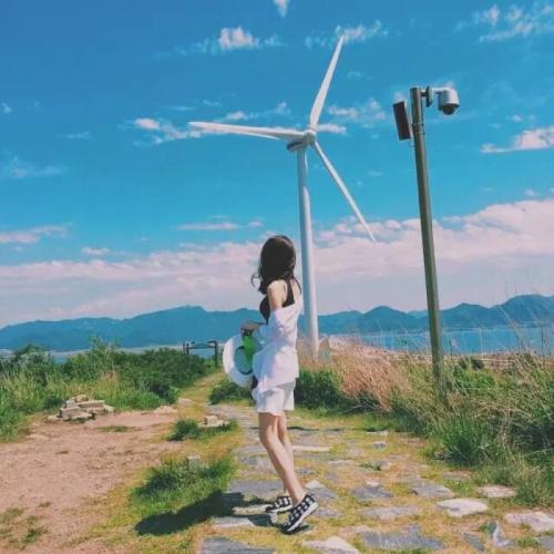 10.当遇到我们不喜欢但无法改变的事物时,我们唯一能做的就是忍受。