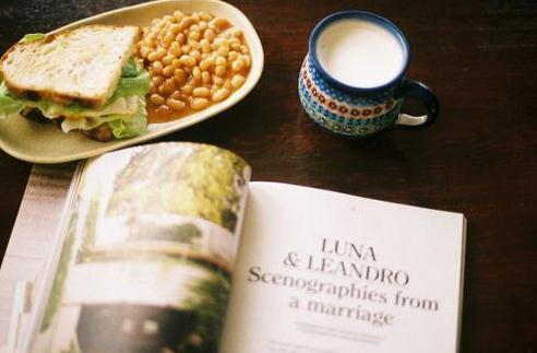 11.那年,我年轻时流下的眼泪只为您的公司换了一句话。我仍然站在你的身边,独自为阳光而战。