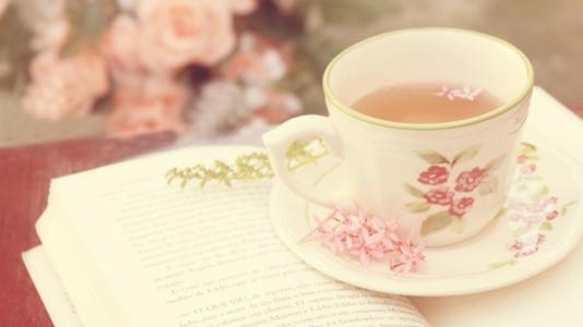 10.岁月是一段往返的旅程。好与坏是风景。我不准时放弃。毕竟，我将再大一岁。祝自己生日快乐。我希望在未来的日子里，我的眼睛会充满阳光并笑。坦率的。