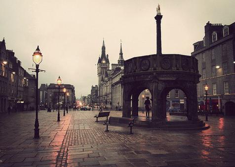 10.我是如此爱你，以至于我无视自己。我相信你，并且相信自己。