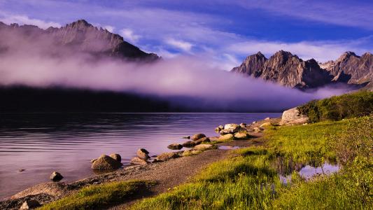 10.当你快乐时,与亲人分享,快乐的心情就会充满,不仅占据整个身心。