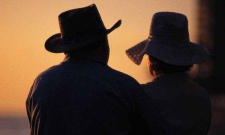 10.在茫茫人海中，回头一笑的那一刻是最温柔的，就像垂在河边的柳树的害羞，让我心long的心绽放！感谢上帝让我见到您，我将以感恩的心将它寄给您感恩的祝福。