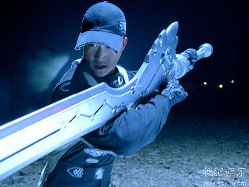 10.无论受伤是什么，您都必须坚强。人的内在天生薄弱，您必须自己承担一切。