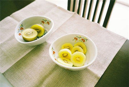 10.清明年复一年,年复一年的呵护,年复一年的怀念,记忆每一分钟。我永远不会忘记,我不会离开,因为我周围的人和即将离开的人要努力工作并珍惜它。