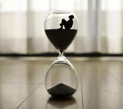 11.这种微笑，筋疲力尽；这次放心了，筋疲力尽了要记住的地方；这样的告别，耗尽了爱的勇气；这次哭泣，用尽了你的爱的表达；因为这是我最后一次爱你。