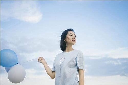 12,亲情就像水,过滤后的复杂性变得纯净;家人的感情就像火一样,使平原在整个煅烧的日子变得尖锐;家人的感情是诗歌,使无聊的修饰后达到一种心情。家庭深情,生命的永恒力量。