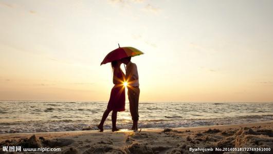 11.爱一直是成千上万次的事。怎能知道如何爱一个人而又不被抛弃或伤害？爱情是一种经历，希望人们能够持久。