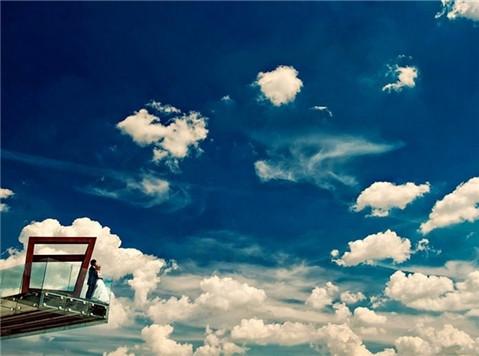 12.家庭感情永远值得称赞，尤其是母爱。我想赞美她：赞美她的无私，赞美她的朴素，赞美她的伟大！