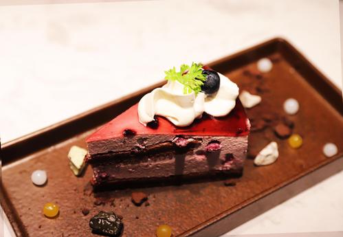 11.人们最高兴的只有三件事：父母还活着，知己是两三岁，而不能偷的情人。其他所有内容都是错误的，请不要担心太多。