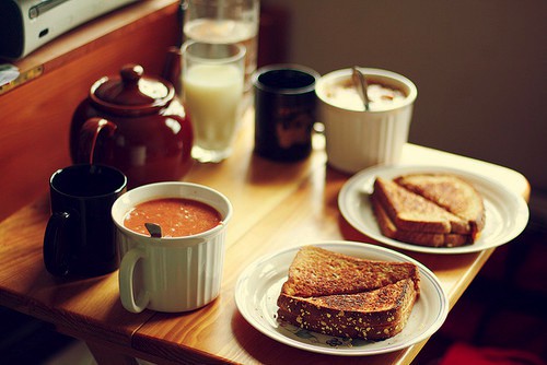 10.不要让坏事毁了你的一天。保持乐观和快乐。生命如此短暂。不要把时间浪费在不值得一提的事情上。