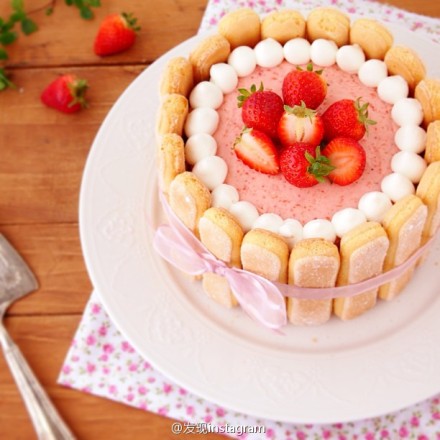 10.看到春天来了，春天又去了，花朵又盛开又褪色，叶子和绿色的叶子又变黄了，燕子冒了千里烟，黄昏很深，天空很宽，如果我们彼此不相爱，我们就会老了。 12.12亲爱的日子，亲爱的，我爱你，嫁给我，让我们携手共进，青春快乐，彼此微笑，看到花朵盛开，云朵幸福。