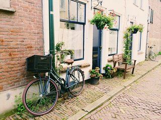 12.能让您快乐的人必须愿意照顾您，照顾偶尔不小心的人，并容忍偶尔脾气暴躁的人。