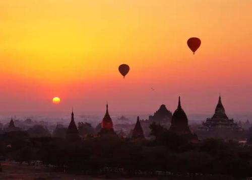 12.我仍然不明白寂寞是什么。我还没有感受到恋爱的喜悦。今天，当我和你分手时，我第一次感到孤独，第一次感到很多失落。