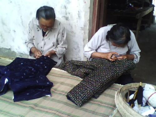 12.为桃子投票，为李子还钱。