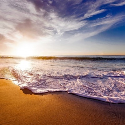 10.想念你是一种美丽的悲伤和甜美的忧郁。在我心中,有一种无法用任何语言表达的温暖。