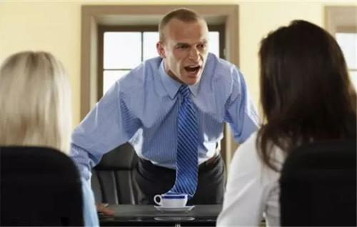 10.虽然我觉得自己想为老板排尿，但我总是在上床睡觉之前就想到这个人的各种神经症。我不能在实验上花费更多的时间！真无语，无语...