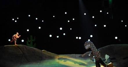 10.有一天，它将非常和平与和平。晚上，我煮了一壶香茶，与下班回来的长辈们争辩说，我煮的茶是坏了还是原花坏了。客厅里弥漫着淡淡的花香，洋溢着笑声。居家也是一个多元化的公式，想像中的变化到各种各样的感动，这都是幸福的满足。